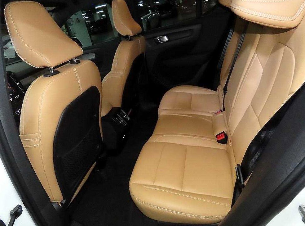 볼보 XC40 B4 AWD 인스크립션 사진 7