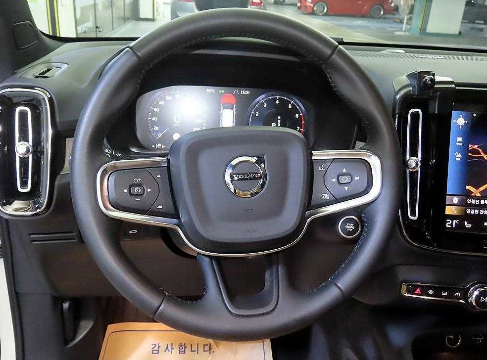 볼보 XC40 B4 AWD 인스크립션 사진 8