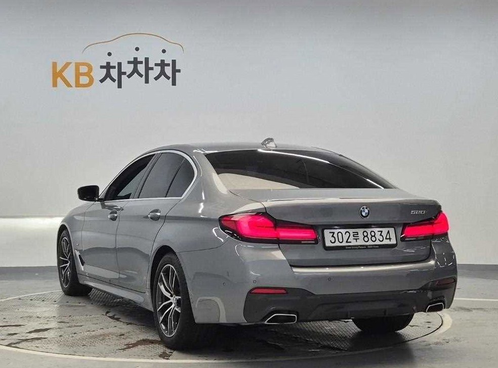 BMW 5시리즈 520i M 스포츠 사진 2