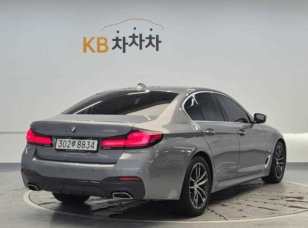 BMW 5시리즈 520i M 스포츠 사진 3
