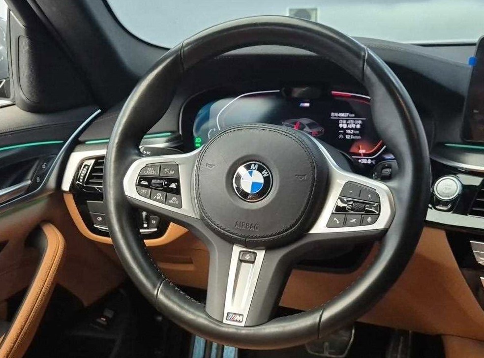 BMW 5시리즈 520i M 스포츠 사진 9