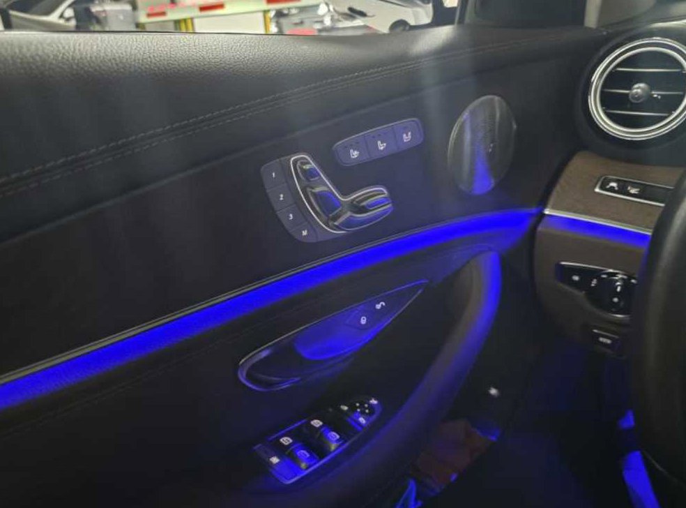 벤츠 E 클래스 E300 4MATIC 익스클루시브 사진 10