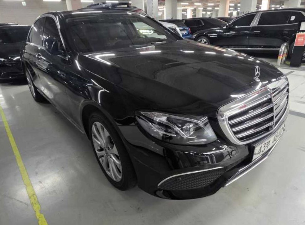 벤츠 E 클래스 E300 4MATIC 익스클루시브 사진 2