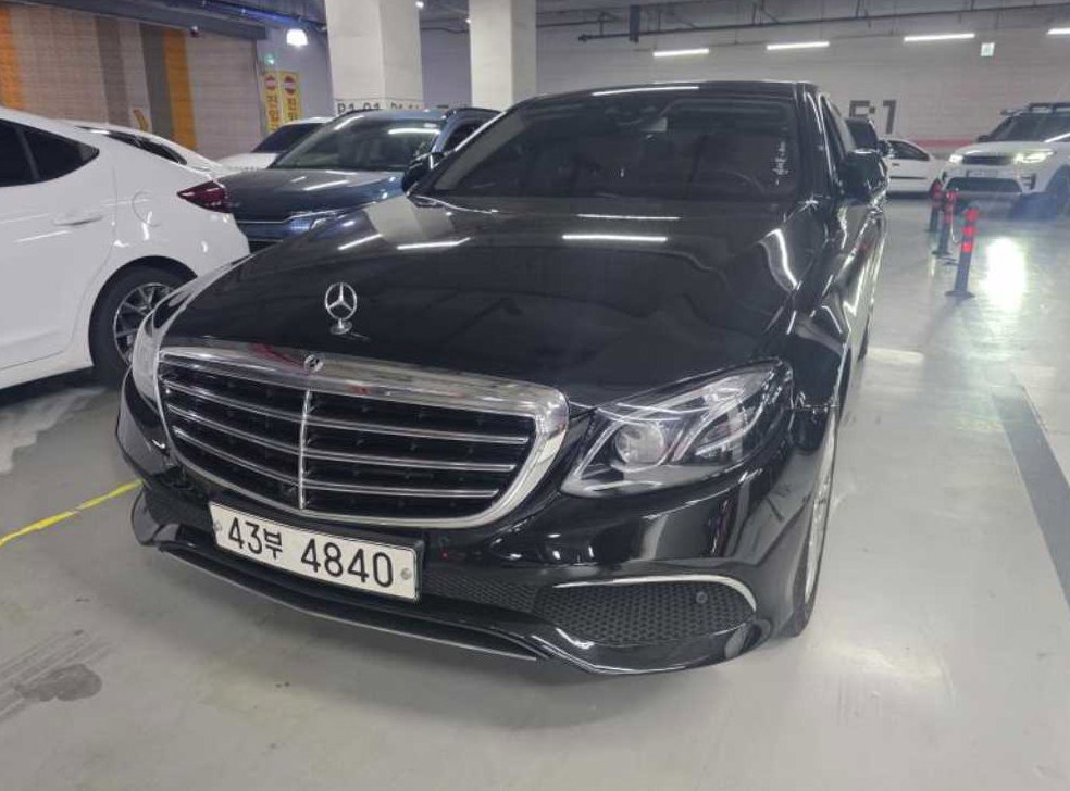 벤츠 E 클래스 E300 4MATIC 익스클루시브 사진 3