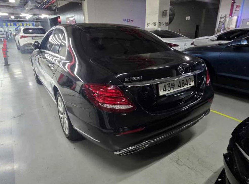 벤츠 E 클래스 E300 4MATIC 익스클루시브 사진 4