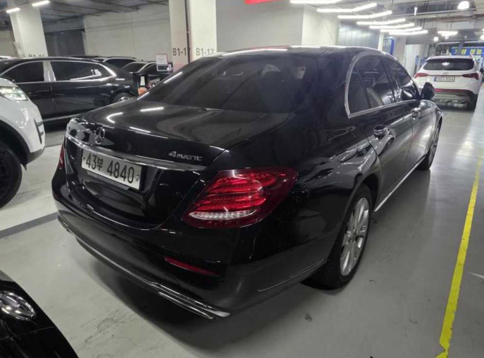 벤츠 E 클래스 E300 4MATIC 익스클루시브 사진 6