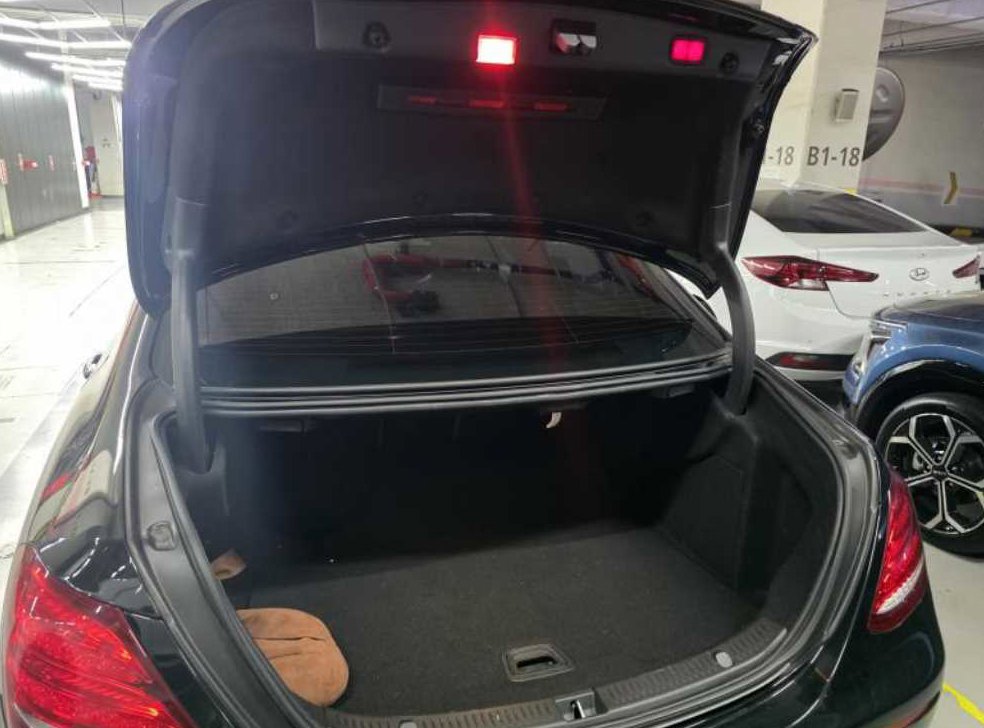 벤츠 E 클래스 E300 4MATIC 익스클루시브 사진 7