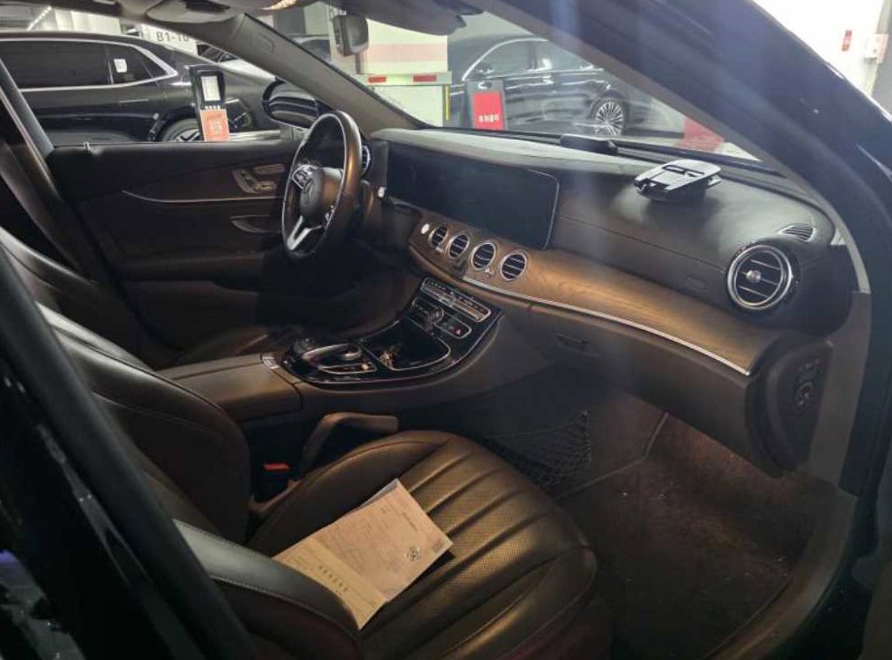 벤츠 E 클래스 E300 4MATIC 익스클루시브 사진 8